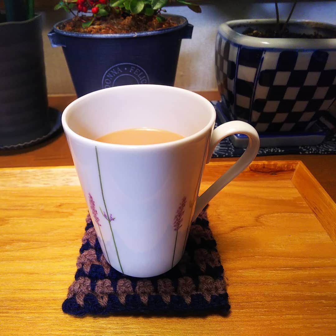 みながわゆみさんのインスタグラム写真 - (みながわゆみInstagram)「#おはようございます #今日も素敵な一日を #仕事頑張ろう #コーヒー #coffee #牛乳屋さんの珈琲 #フリーカップ #癒される時間」12月7日 6時18分 - nama.09.19
