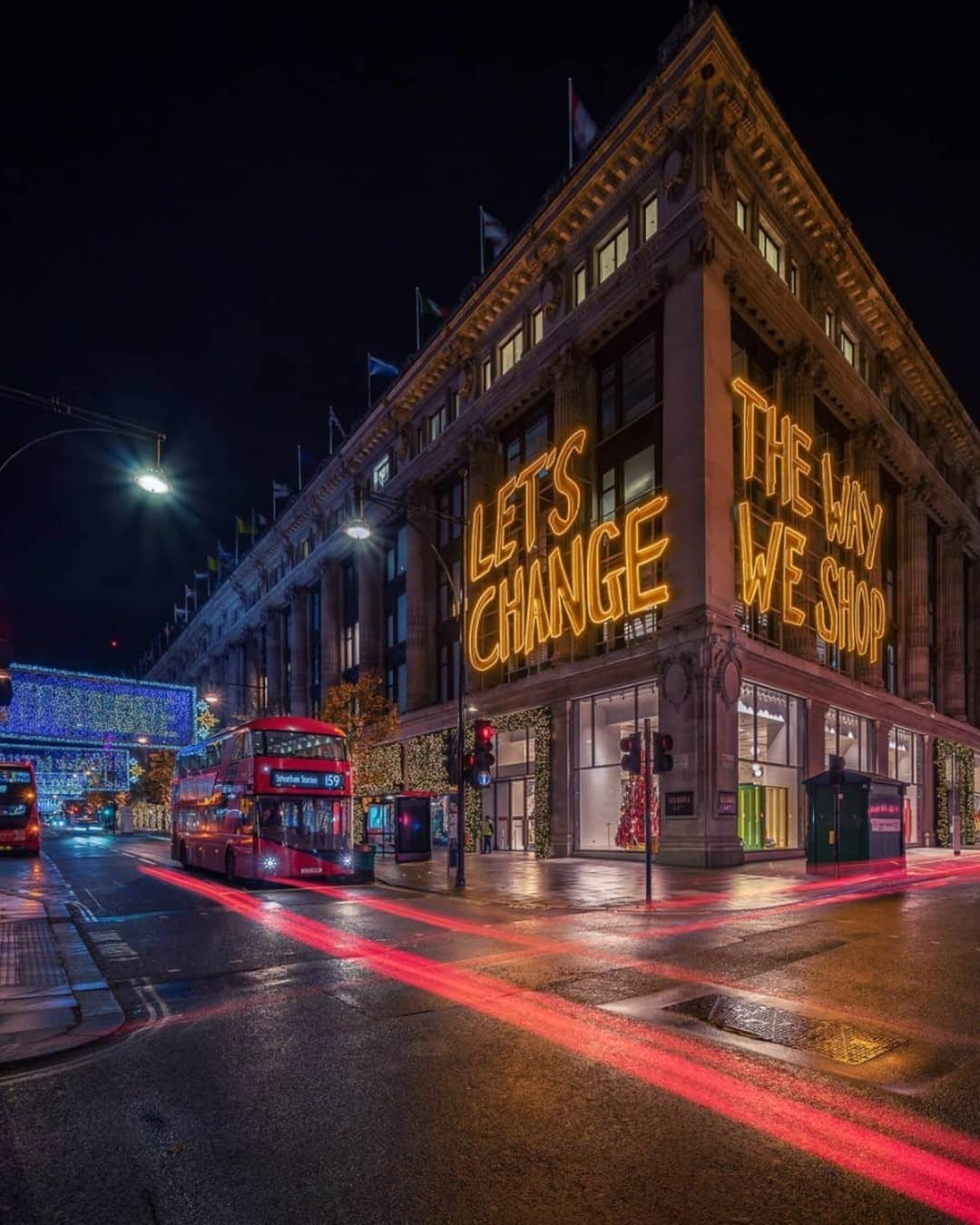 セルフリッジズさんのインスタグラム写真 - (セルフリッジズInstagram)「We look just as good in the evening • Hit the link in our bio to plan your #SelfridgesChristmas trip to store #SelfridgesLondon #SelfridgesManchester #SelfridgesTrafford #SelfridgesBirmingham    #Regram from @tmnikonian」12月7日 6時19分 - theofficialselfridges