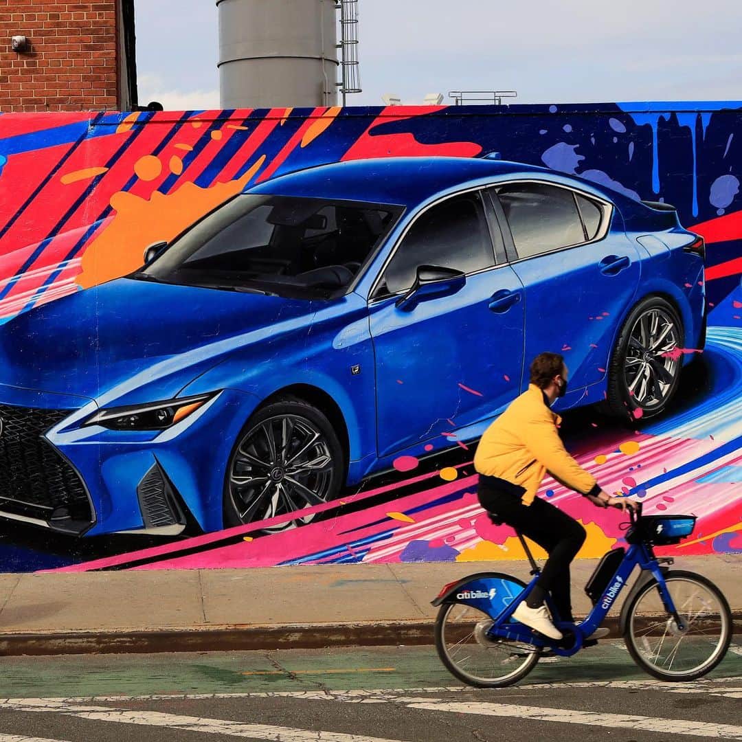 Lexus USAさんのインスタグラム写真 - (Lexus USAInstagram)「We teamed up with the equally thrilling graffiti artist, @queenandreaone for this #LexusIS F SPORT mural on the corner of Kent Ave and Grand St. in Brooklyn. See it until December 21st. Stop by and let us know what you think.」12月7日 6時19分 - lexususa