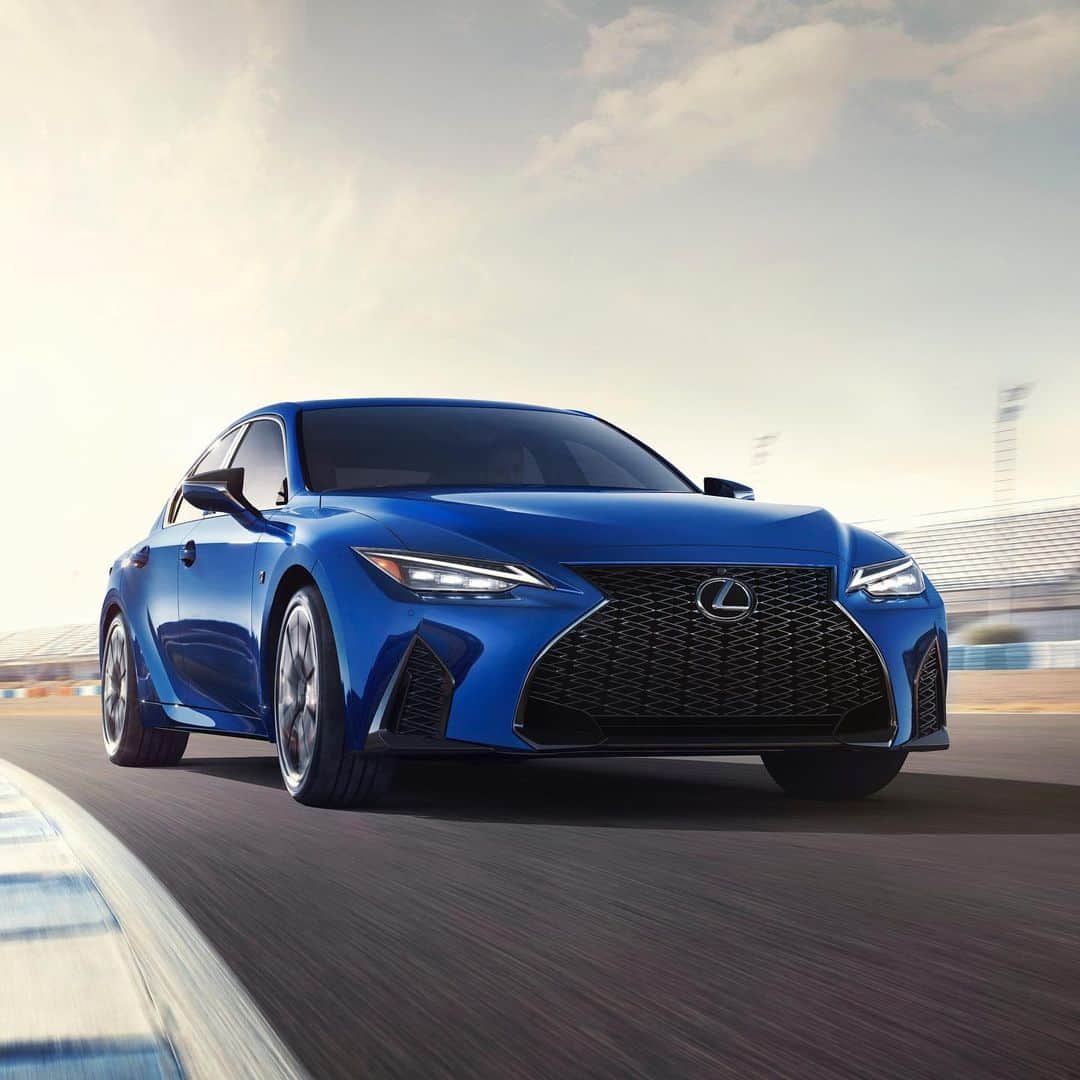 Lexus USAのインスタグラム：「We teamed up with the equally thrilling graffiti artist, @queenandreaone for this #LexusIS F SPORT mural on the corner of Kent Ave and Grand St. in Brooklyn. See it until December 21st. Stop by and let us know what you think.」