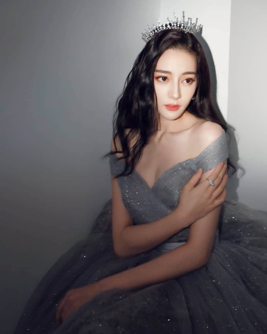 ディルラバ・ディルムラット（Dilraba Dilmurat）のインスタグラム：「#迪丽热巴 #热巴 #胖迪 #小迪 #dilirebadilmurat #dilireba #dilraba #dilrabadilmurat」