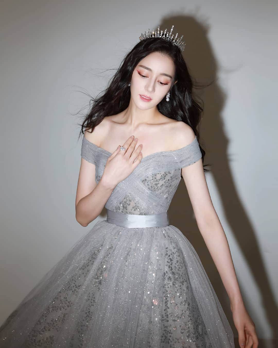 ディルラバ・ディルムラット（Dilraba Dilmurat）さんのインスタグラム写真 - (ディルラバ・ディルムラット（Dilraba Dilmurat）Instagram)「#迪丽热巴 #热巴 #胖迪 #小迪 #dilirebadilmurat #dilireba #dilraba #dilrabadilmurat」12月7日 6時40分 - dilrabalovers_