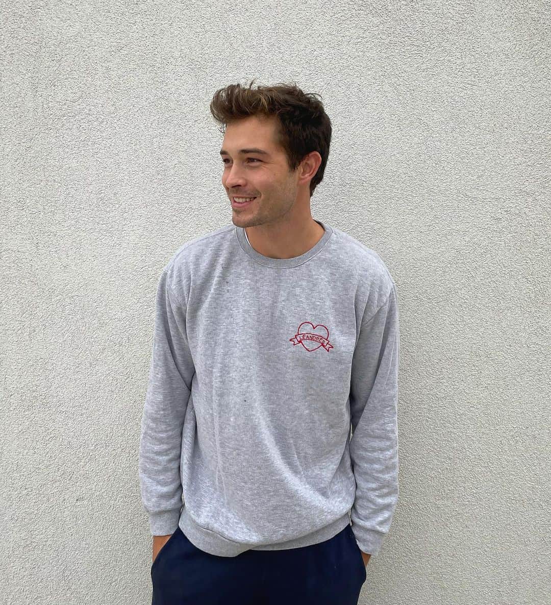 フランシスコ･ラチョースキーのインスタグラム：「Go get your self a sweater at @leandres.happy 🤪😘」