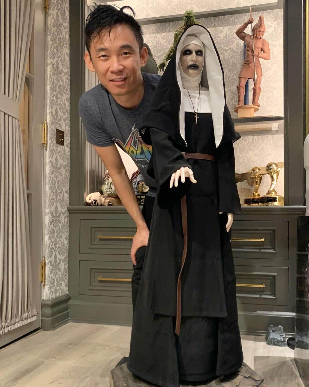 ジェームズ・ワンのインスタグラム：「Look at this incredible lifelike, half scale (half scale!) of the Nun by @prime1studio. It’s like having your very own @bonnieaarons1 in your living room! #TheConjuring2 #TheNun」