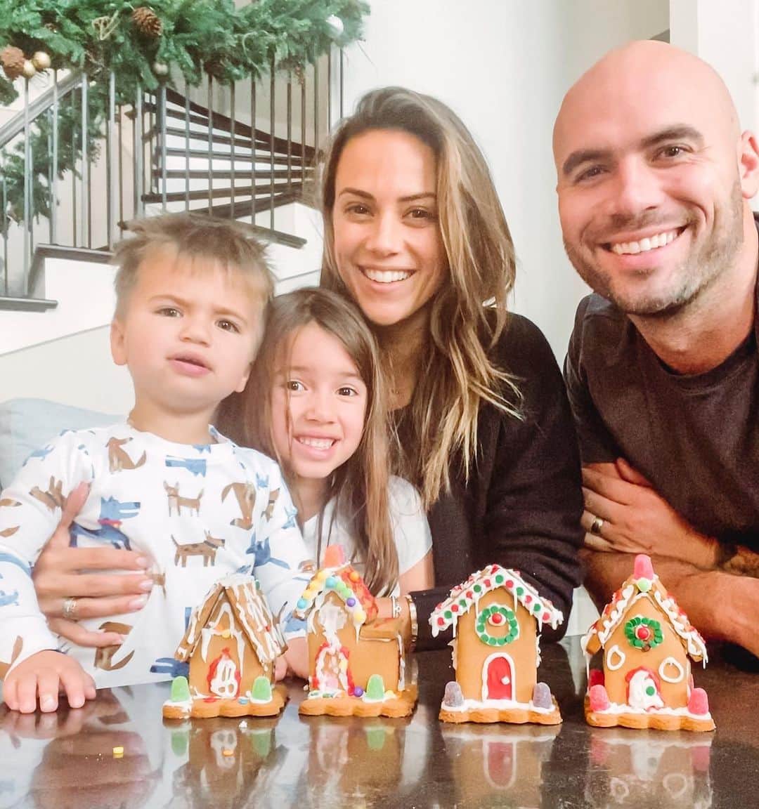 ジャナ・クレイマーのインスタグラム：「Gingerbread house showdown. Cast your votes. 1-4 left to right. Also this is the face Jace will give you if you don’t pick him 😂」