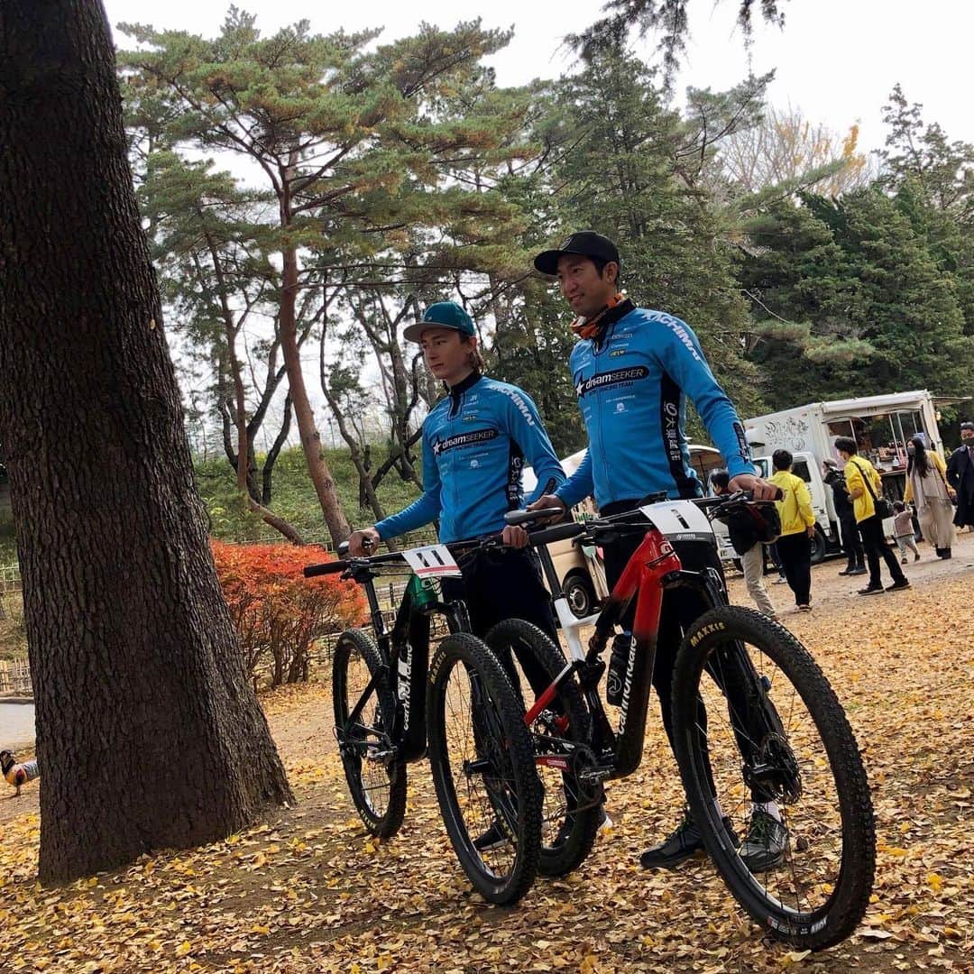 山本幸平さんのインスタグラム写真 - (山本幸平Instagram)「全日本選手権大会 マウンテンバイクXCC 初代チャンピオンになりました。 自転車競技/マウンテンバイクの新たな可能性を感じるイベント内容で心がワクワクした2日間。開催してくれて、ありがとうございます。  チームとしても土曜のエリミネーター2位 @k_riki.o 。 日曜のショートクロカン1-2フィニッシュ。  今シーズンも応援ありがとうございました。  I won National championship XCC . 2days this race event will make new story ours mountain bikers. Thanks a lot organizing super cool race event.  #dreamseekermtbracingteam @cannondalejapan @daiken_corporation @teamdaito @bikeranch @maxxisbike @oakleyjapan @tokachimainichi #アルムシステム #日本写真判定株式会社 @hokuo_knot @hokuo_cc20 #開西病院 #スポーツ医科歯科研究会 @wavenyan @shimano_cycling_japan #ergomotionch  @magon_official @enemoti_official @mizutanibicycle @stansnotubes @esigrips @cycliq #fightwithlefty #弱虫ペダル #さくら不動産 #carmate @wahoofitnessofficial  @ergonbike  #スポーツアロマコンディショニング @tcs_international @team_nippon @yamamotoathletefarm #athletefarm #koheibrandenergycoffee @rideshimano」12月7日 7時01分 - kohey55