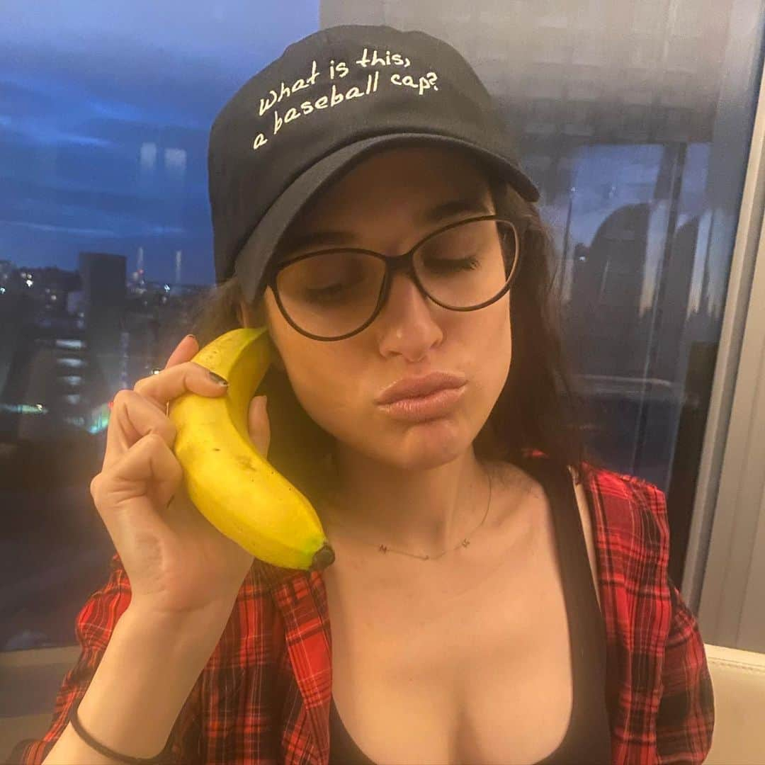 マシュー・ペリーのインスタグラム：「Hats?!? Banana still not included. (Link still in bio?!?)」