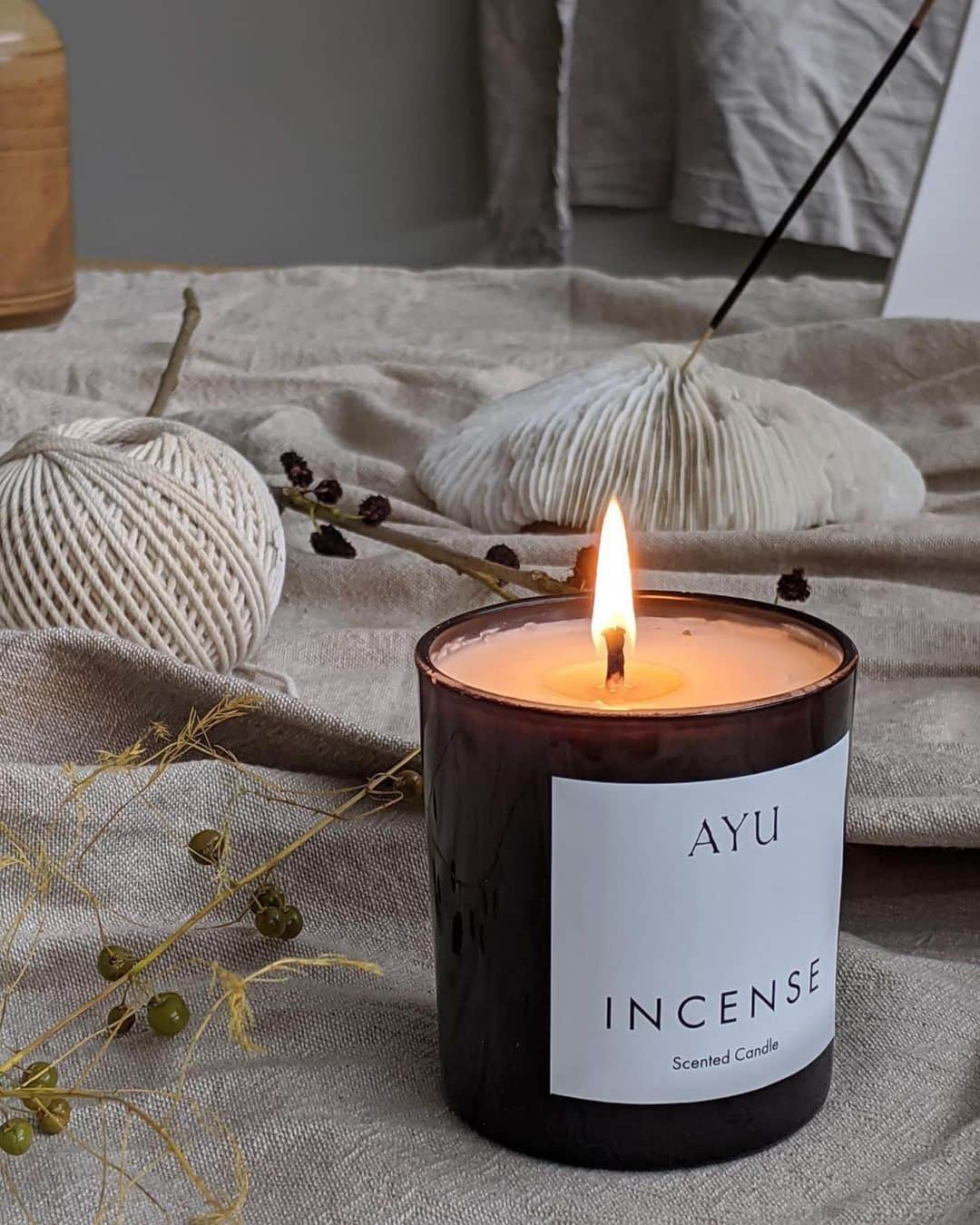 STYLERUNNERさんのインスタグラム写真 - (STYLERUNNERInstagram)「The Incense Candle from AYU is an ideal gift for a friend or yourself! 🕯 Notes of pine, oudh and cedarwood are blended with nagamotha, spice and sandalwood, inciting clarity and balance.」12月7日 7時10分 - stylerunner
