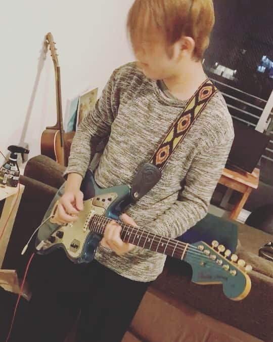 山岸竜之介のインスタグラム：「Delay Guitar  #sologuitar #japan #jaguar #neosoul #neosoulguitar #lofihiphop #guitarsolos #Fender #chillguitar」