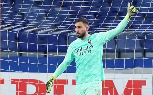 ジャンルイジ・ドンナルンマのインスタグラム：「Let’s go, boys 💪🏻🧤 #SampdoriaMilan #SempreMilan」