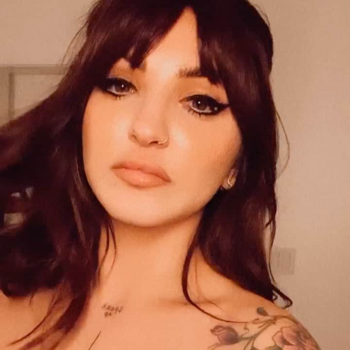 Julia Michaelsのインスタグラム：「Never over this hair style 😍」