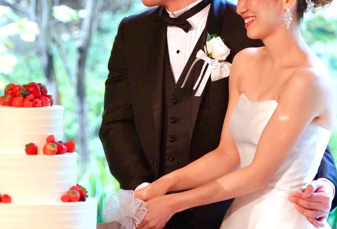 けらえいこのインスタグラム：「一昨日は姪の結婚式でした。私の弟の娘です。キレイだな〜✨ 新郎の親御さんが私より歳下で、クラッとしました。ウエルカム ボードも描いたよ。２年ぶり？に会う母は元気でした。82歳。初公開😂」