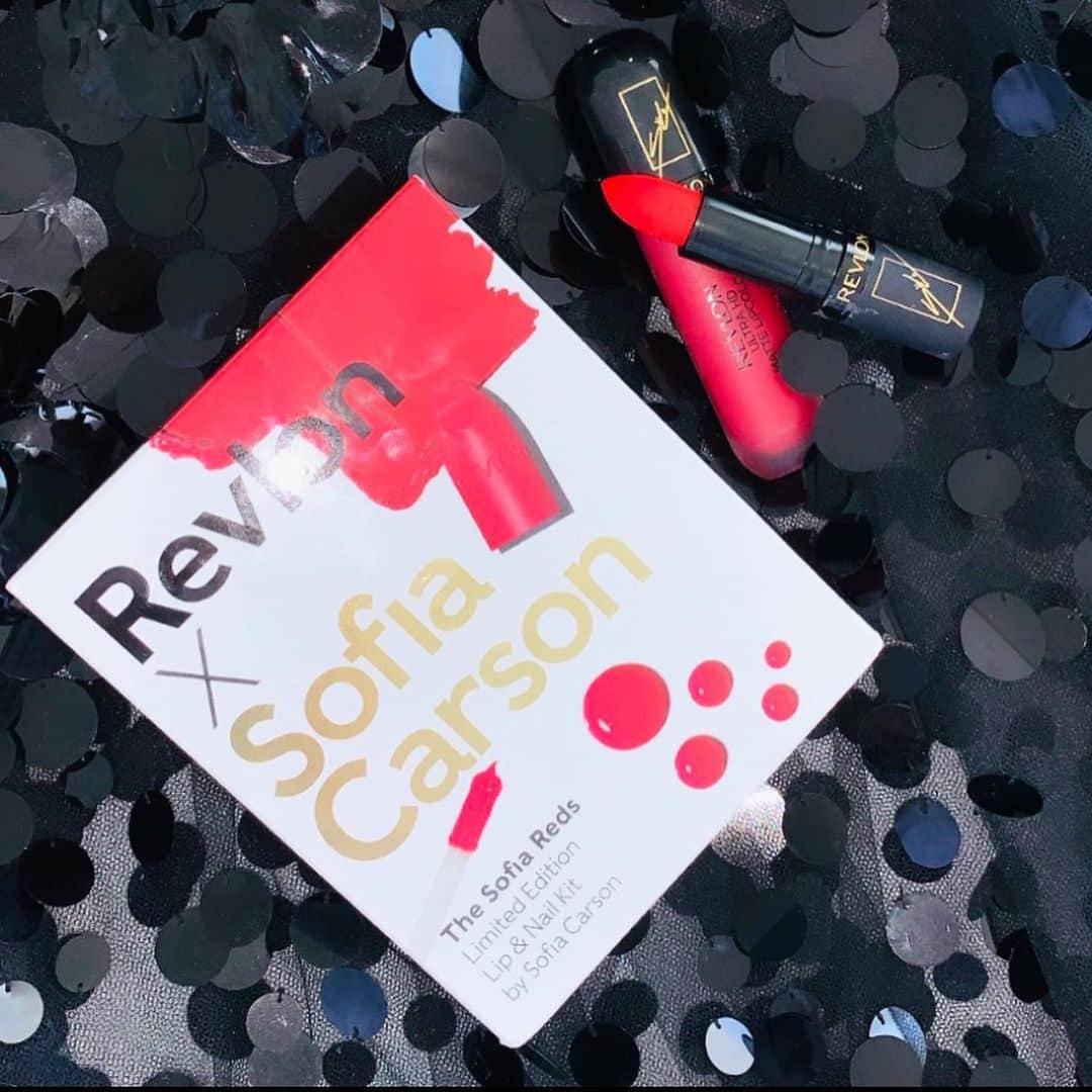 ソフィア・カーソンさんのインスタグラム写真 - (ソフィア・カーソンInstagram)「The Sofia Red meets So Fire ♥️ obsessed with you @revlon. #RevlonxSofia #MTVAwards」12月7日 7時48分 - sofiacarson