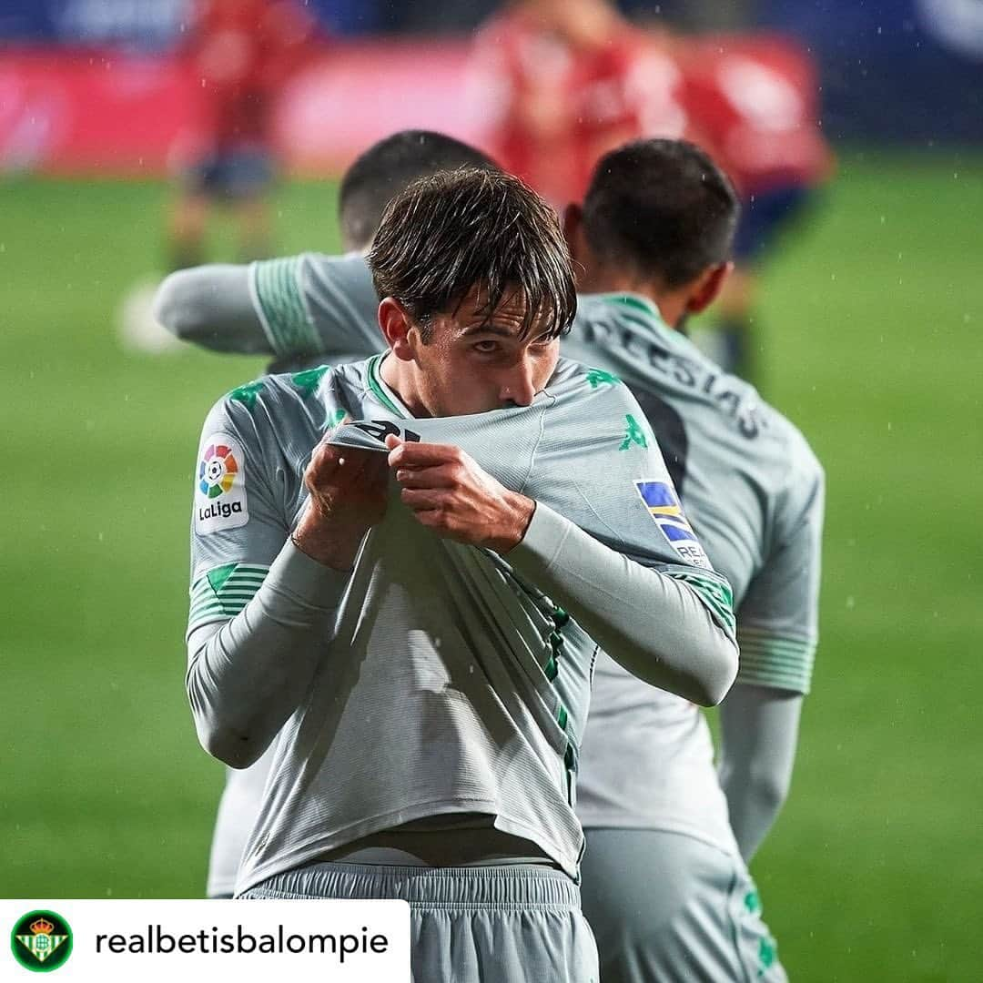 LFPさんのインスタグラム写真 - (LFPInstagram)「@juanmiranda 💚 @realbetisbalompie   #Miranda #RealBetis #Love #LaLiga #LaLigaSantander」12月7日 7時54分 - laliga