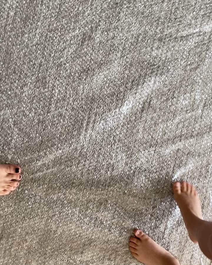 ブレッキン・メイヤーのインスタグラム：「Took a walk today. #pop」