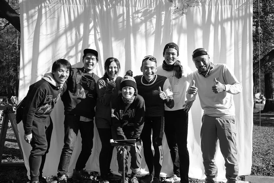 與那嶺恵理のインスタグラム：「Our Sunday @bikelore 🖤🤍 . . Don’t need word Just need smile 😁 Don’t need competitive Just need love for bike ❤️ . . Thank you everyone who met there ☺️  #今日のエリさん　#bikelore #derailleurbrewworks #1日店長」