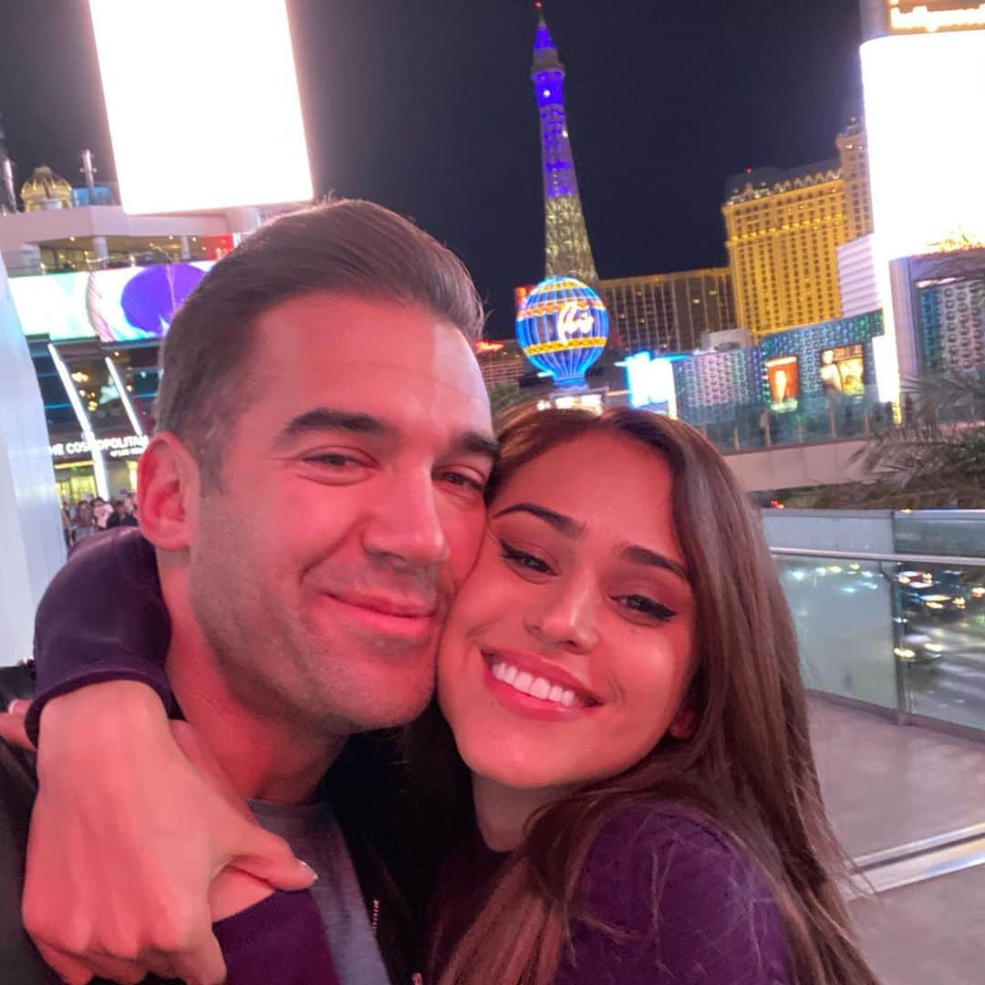 ヤネット・ガルシアのインスタグラム：「I can’t wait to see you again @lewishowes❤️」