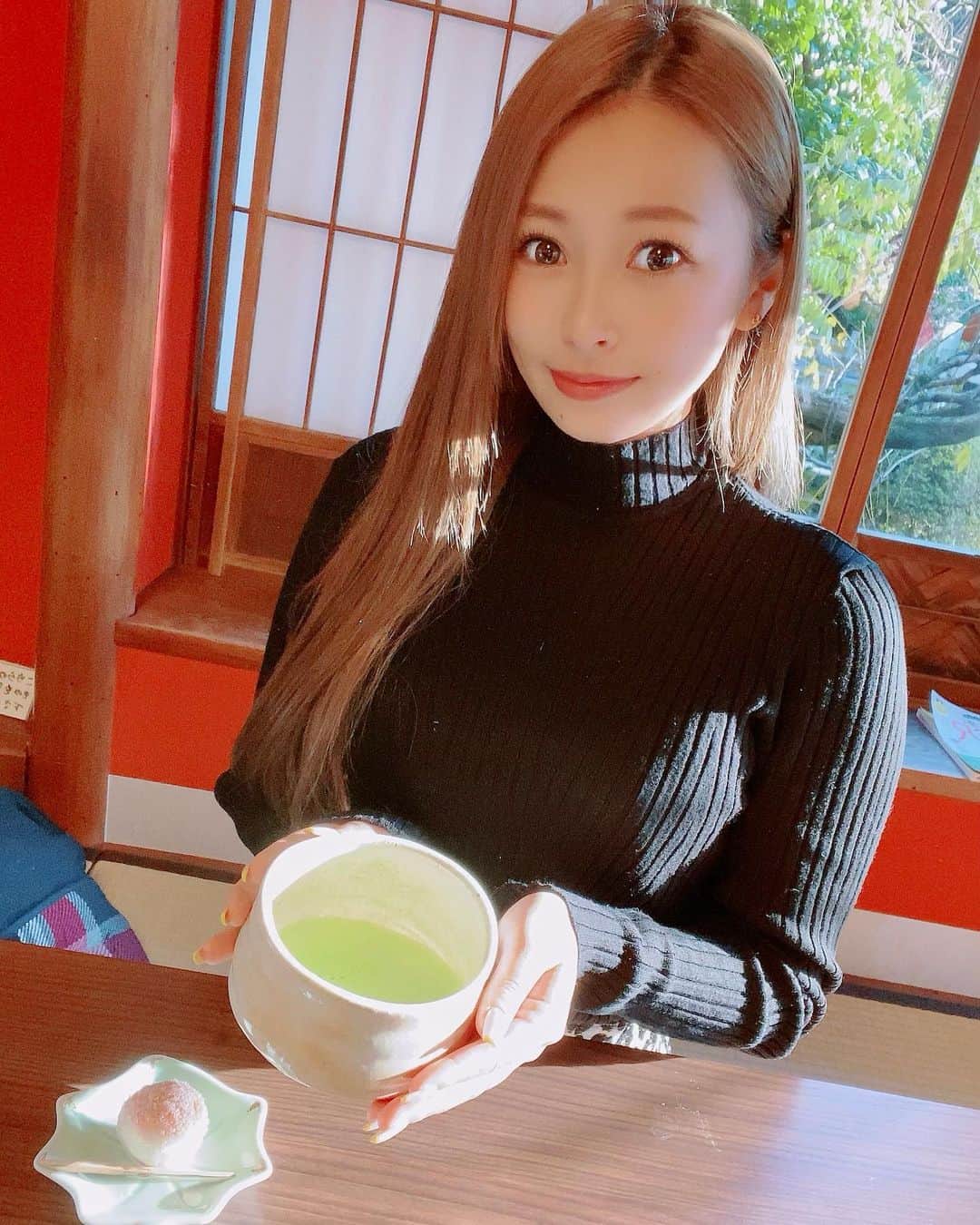 IORIのインスタグラム：「・ 茶室でお抹茶飲むの好き〜😌❤︎ ・ ・ ・ #金沢#石川県#兼六園#お抹茶#茶室 #名古屋#錦#錦3#シェリエ#GOLD#サロンドゴールド#salondegold#newドレス#キャバクラ#キャバ嬢#シャンパン#撮影#followforfollowback #likeforlike#キャバ嬢の日常」