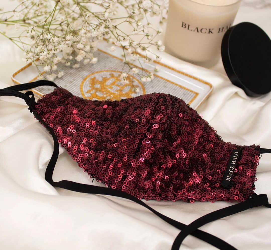 ブラックハローのインスタグラム：「Facial Coverings // Our Pinot Noir Facial Covering makes the perfect stocking stuffer this holiday season #facialcoverings #BlackHalo」