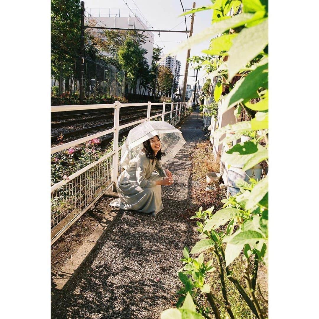 Aya（高本彩）さんのインスタグラム写真 - (Aya（高本彩）Instagram)「〝Wpc. × plantica〟 Photo by Aya  model : @iam.megane  umbrella : @wpc_official  flower : @plantica_jp   Photo by Aya  #photobyaya#めがね#plantica#wpc#ルック」12月7日 9時01分 - aya_dream04