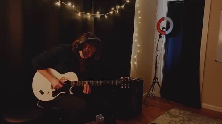 HEY VIOLETのインスタグラム：「i’m at home today while re and case are at the studio and here’s a wonderful video they sent me... being productive, i guess??? what should casey cover next?✨👀🙃」