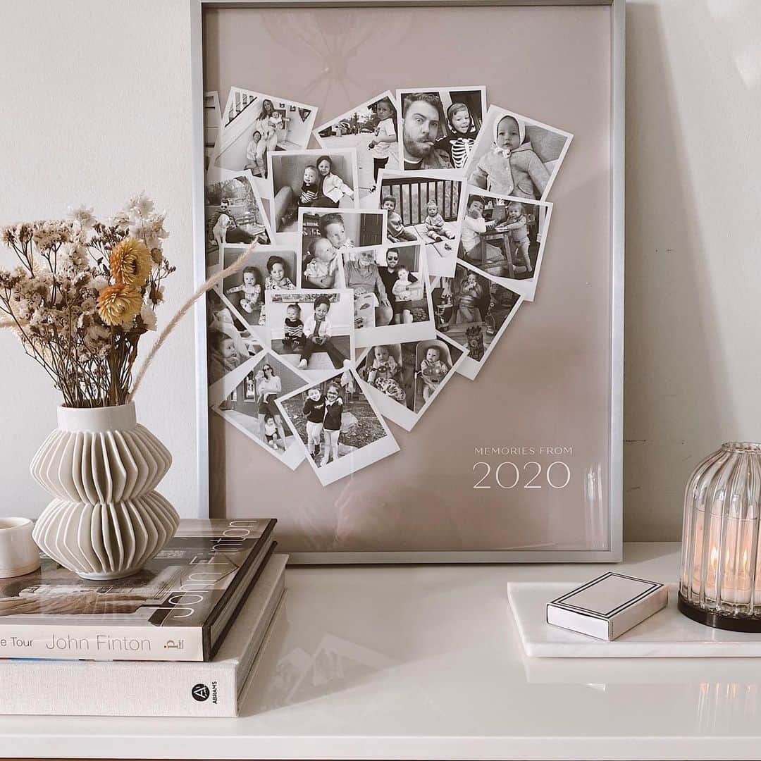Helena Glazer Hodneさんのインスタグラム写真 - (Helena Glazer HodneInstagram)「Memories from 2020 is what the bottom of this print says. To be honest, I wasn't entirely sure that was the title that I wanted (@minted lets you personalize whatever you'd like) 💗. I mean, if anything, 2020 is a year that we all talked about forgetting. It was undeniably one of the most difficult years of our lives - a year we could never (ever) forget. BUT, it was also a year of  some major growth. It was the year that we spent more time as a family, than ever before. Probably the most we'll ever get to spend with the kids being so little. It was also the year of our Sasha, who was born a few months before the pandemic and became the other light in our lives. This Modern Heart Snapshot is one of the gifts we're planning to give our parents. A snapshot of some of our most special memories, because there really were so many. Figuring out what to give them is always impossibly hard, but anything incorporating memories of the kids, always ends up being such a special gift. Ad #MintedHoliday」12月7日 9時10分 - brooklynblonde1
