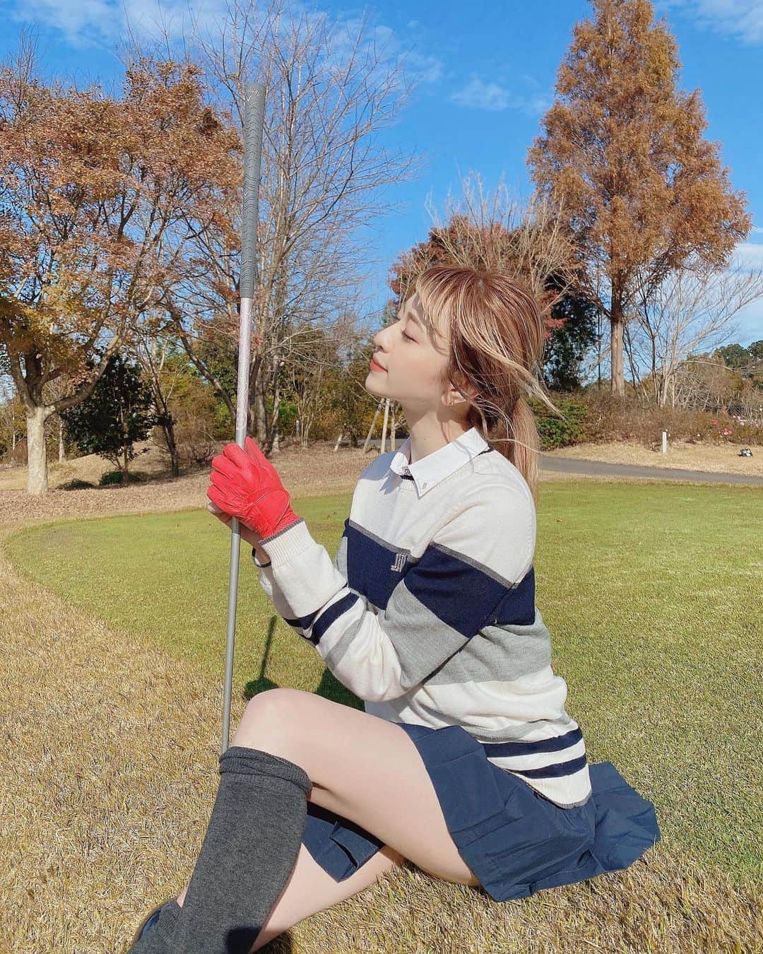 のインスタグラム：「@christinajapan で2度目の水光注射をしてきました💠💠💠乾燥しらずのうるうるお肌になった🥺 * 今回も ・ヒアルロン酸﻿ 水分保持力が高いので乾燥肌にお悩みの方には欠かせないアイテム！うるつや肌へ！﻿ ﻿ ・高濃度ビタミンC﻿ 抗酸化作用、美白、ニキビ﻿ メラニン色素の還元作用・生成抑制作用でシミを薄くします。血行が良くなり、新陳代謝を高めくすみのない透明感のある肌をつくります💕﻿ ﻿ ・サーモン 乾燥による小皺やたるみ、くすみにアプローチします。 お肌を活性化し、弾力のある決めの細かい若々しい美肌に導きます💓  を調合してもらいました💉✨自分の肌に必要なものを相談して決められるのでとってもおすすめですよ🥸 5枚目は施術直後の加工してない写真ですが、針の後は少しあるものの、ほぼ赤みもはでませんでした✌️メイクは翌日から🆗だよ💗 * * * #クリスティーナ#クリスティーナ化粧品#クリスティーナクリニック#christinaclinic#銀座#水光注射#ゴルフ#ゴルフウェア#ゴルフ女子#ゴルフウェアレディース#ランバン#LANVIN」