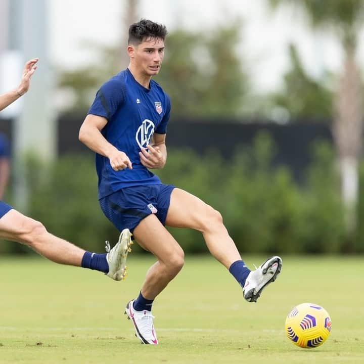 サッカー アメリカ代表チームさんのインスタグラム写真 - (サッカー アメリカ代表チームInstagram)「🚨 New Arrival! 🚨 @sebastian.soto9  trained with the #USMNT squad for the first time today ahead of Wednesday's friendly vs. 🇸🇻.」12月7日 9時22分 - usmnt