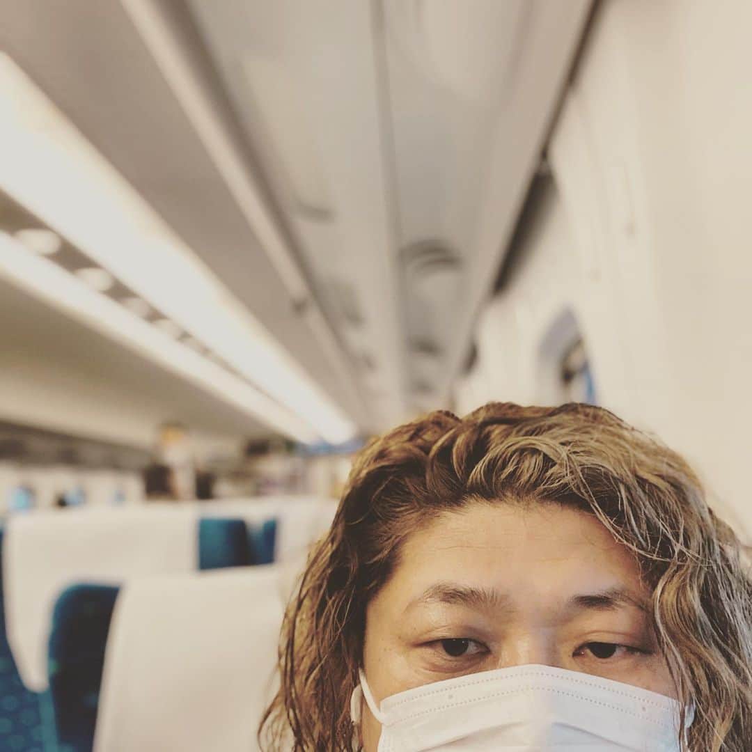 鴨志田由貴のインスタグラム：「毎週東京⇄京都をしていていると乗客の特徴がよくわかるのですが、今日は高齢者が特に多い。」