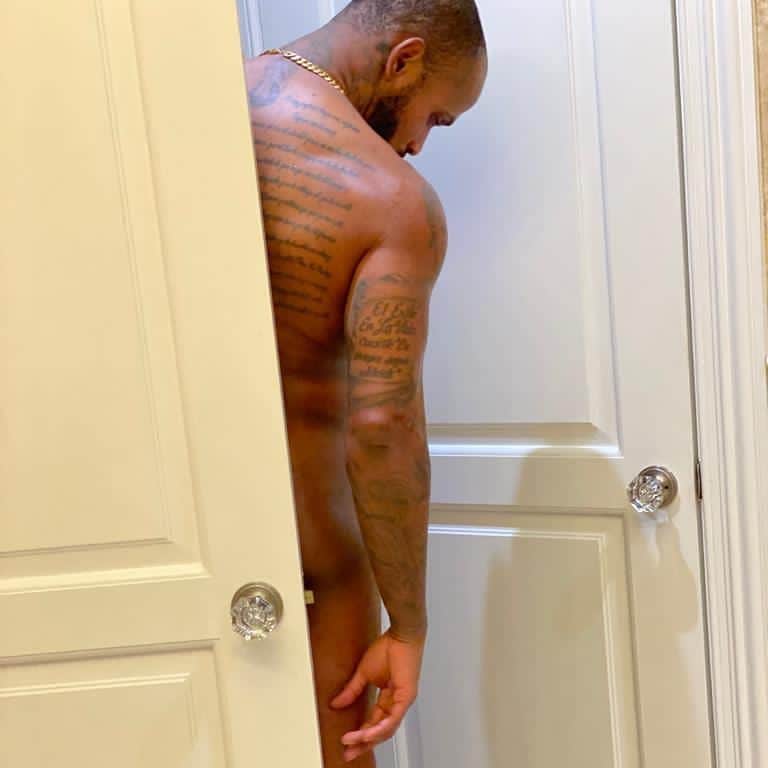 ホセ・レイエスのインスタグラム：「Una crema blanqueadora pa la chapa 🥸 #Onlyfans」