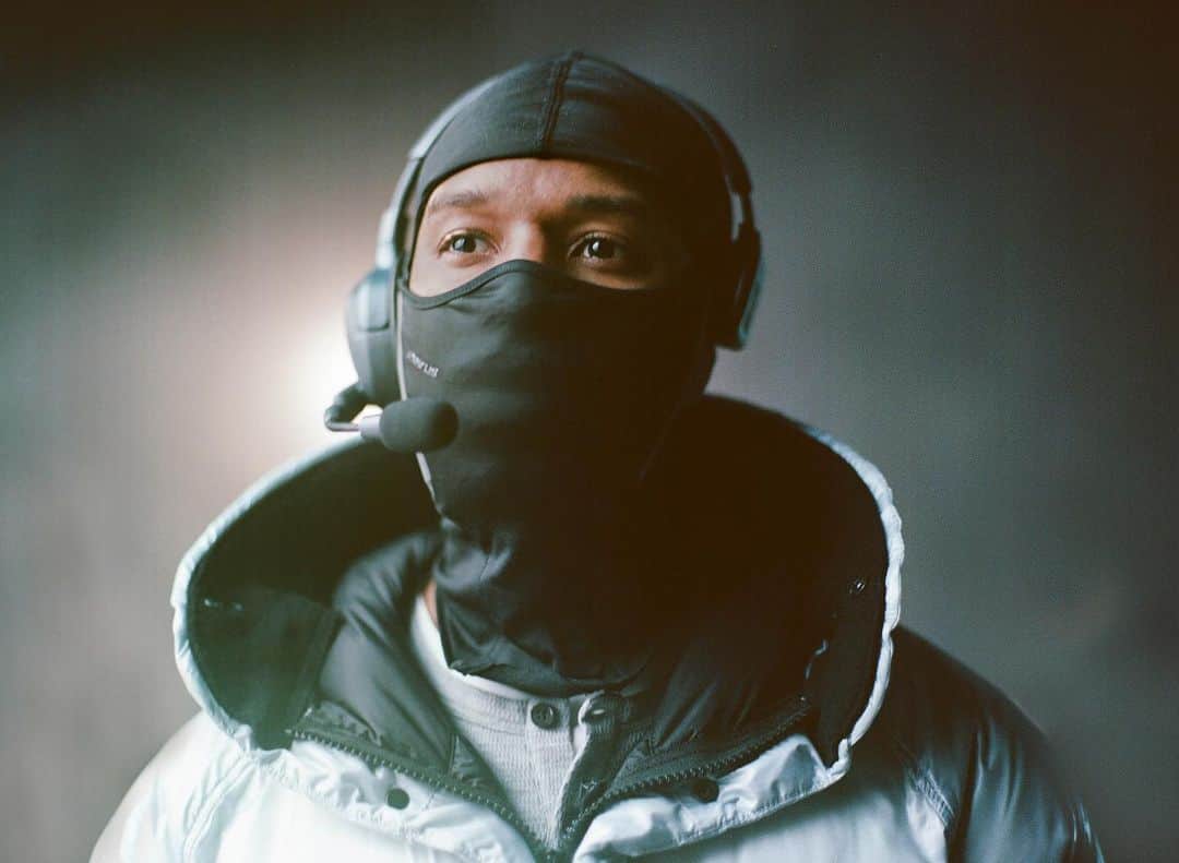 マイケル・B・ジョーダンのインスタグラム：「Back to Work #maskup」