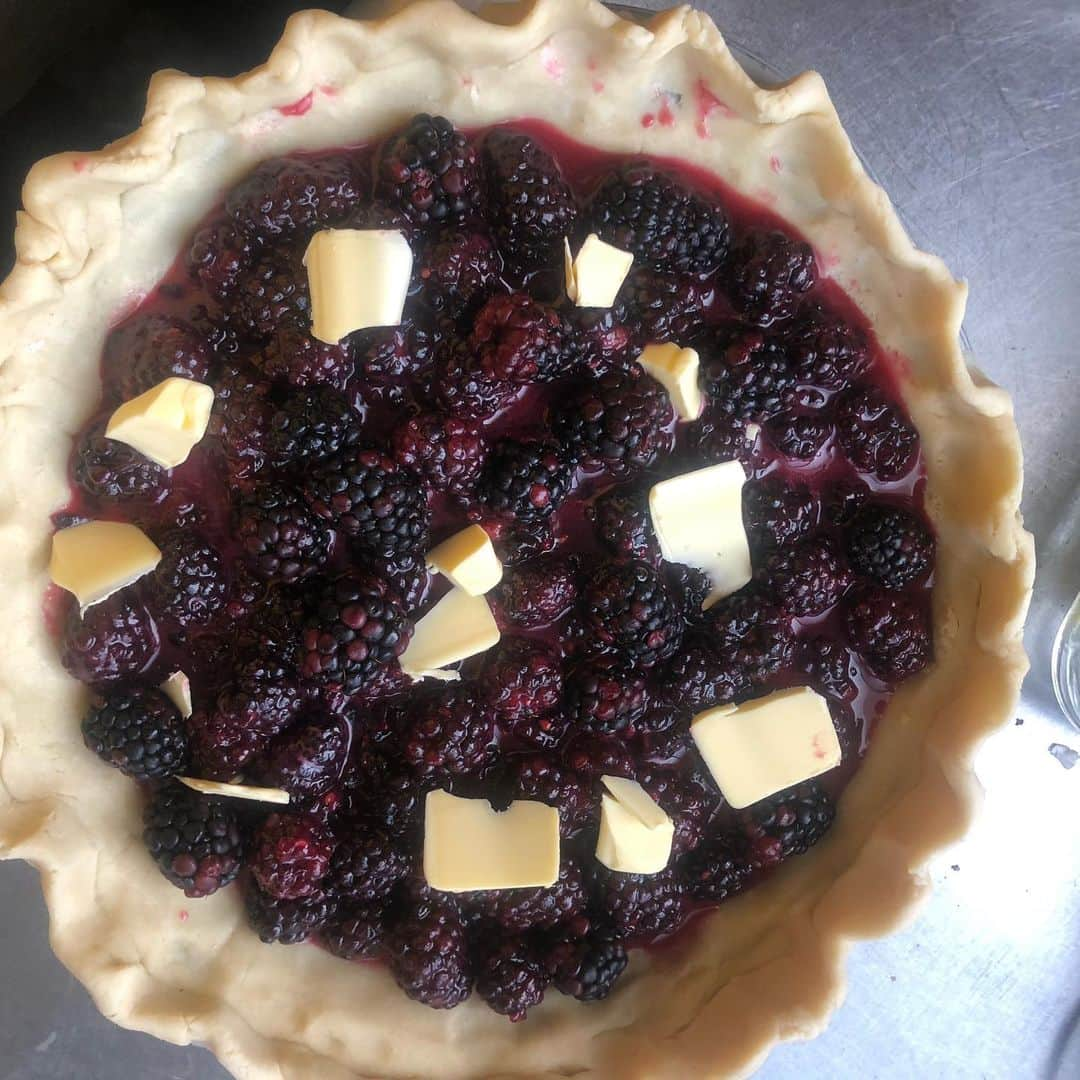 ローラ・グラウディーニさんのインスタグラム写真 - (ローラ・グラウディーニInstagram)「Happy Birthday to The Notorious B.O.B ... 🖤🖤🖤blackberry pie,  per your request」12月7日 9時51分 - trulylolaglaudini