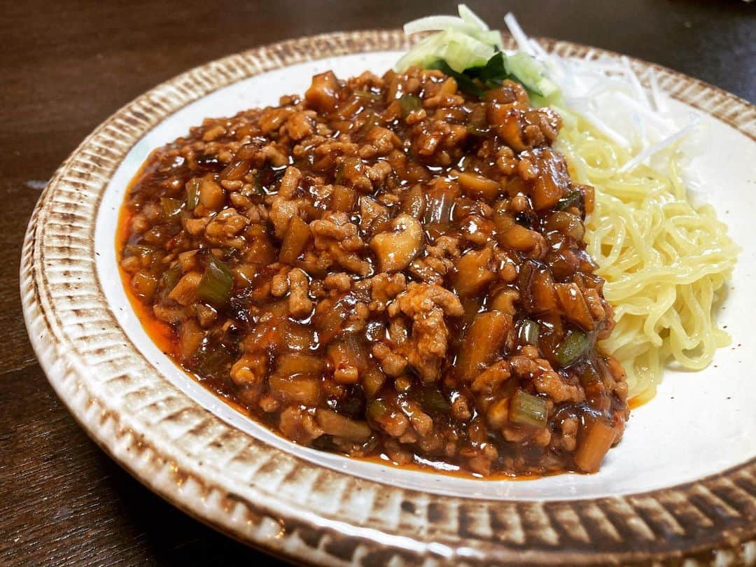 のインスタグラム：「炸醤麺。  #おうちごはん」