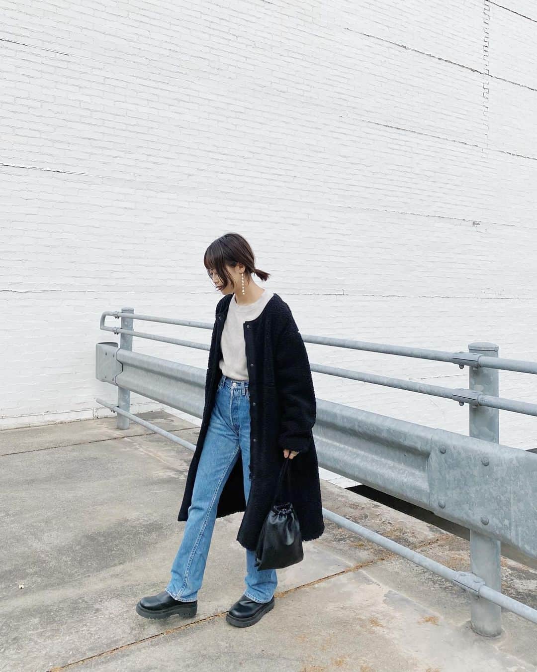 井村亜里香のインスタグラム：「すごく暖かくて寒い冬を乗り越えられそうな  @tigora_women のボアアウター！ ネイビーカラーもかわいい♡ 合わせやすいシンプルなデザインも◎ ・ #tigora#tigora_women#fashion#code #outer#outerwear#wear#wintercode #ティゴラ#スポーツデポ#アルペン #ボアアウター#アウター#ロングコート #コーデ#私服#冬コーデ#ブーツ#PR」