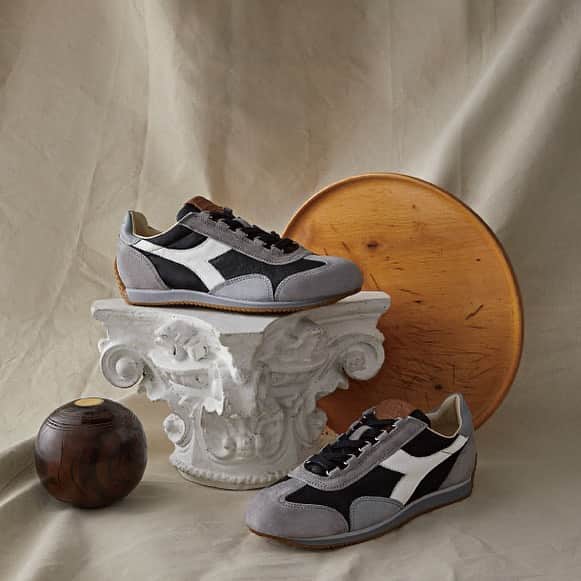 ディアドラのインスタグラム：「. 【diadora PRODUCT INFORMATION】 . "equipe italy" . diadora heritageの象徴 "equipe" 70年代当時のシューズデザインを再現させ、製造工程に必要な木型(ラスト)とソール用の金型も70年代当時と同じものを採用。 ハイクオリティなマテリアルのみに拘ったイタリアンクラフトマンシップを感じられる名作。 イタリアの洒落者から始まり国内外問わず圧倒的な評価を得る大人に向けた極上の逸足。 Made in Italy . #diadora #diadoraheritage #equipe #madeinitaly #makeitbright #sneakers #ディアドラ #ディアドラヘリテージ #エキップ #メイドインイタリー #スニーカー」