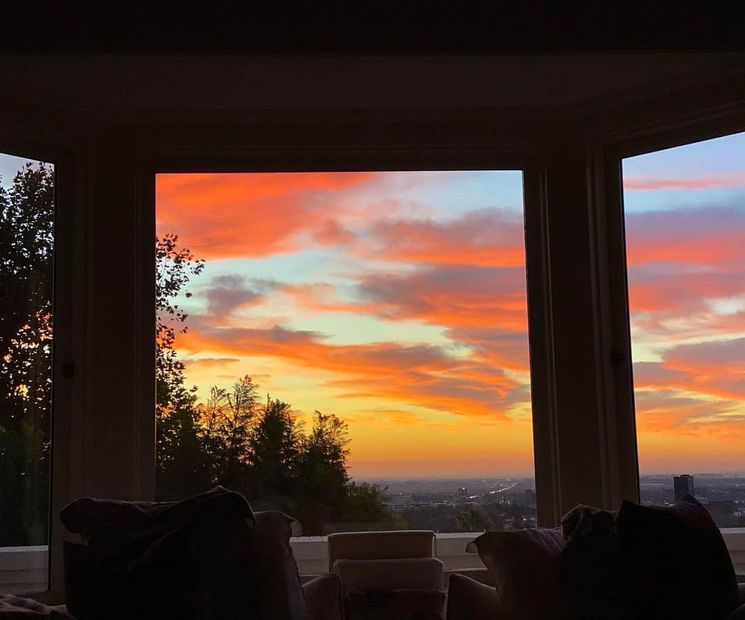 レイチェル・ゾーさんのインスタグラム写真 - (レイチェル・ゾーInstagram)「Silver lining of 6am wake up these days and never taking it for granted #sunday #sunrise 🌄 #grateful 🙏🏻 XoRZ」12月7日 10時06分 - rachelzoe