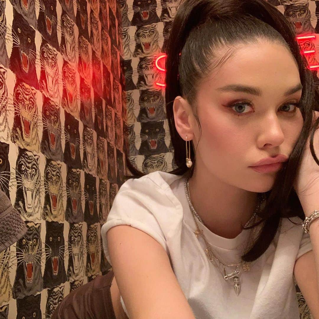 アマンダ・スティールのインスタグラム：「photo dump bc i don’t have anything new to post. Smh I wake up and then it’s dark 2 hours later 😂😩」