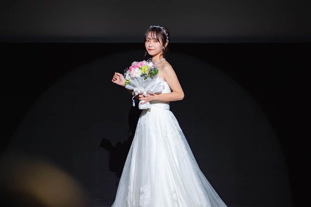 松本美紅さんのインスタグラム写真 - (松本美紅Instagram)「ファイナルステージでのドレスは、アンテリーべ様(@amtteliebe_wedding )のものを着用させて頂きました。  A ラインのドレスは前から見ても美しく後ろ姿も少し長めの裾が上品でとても素敵なドレスです🤍  素敵なドレスをご提供して頂き、ありがとうございました☺️✨ #amtteliebe #アンテリーべ」12月7日 10時11分 - mikumatsumoto_