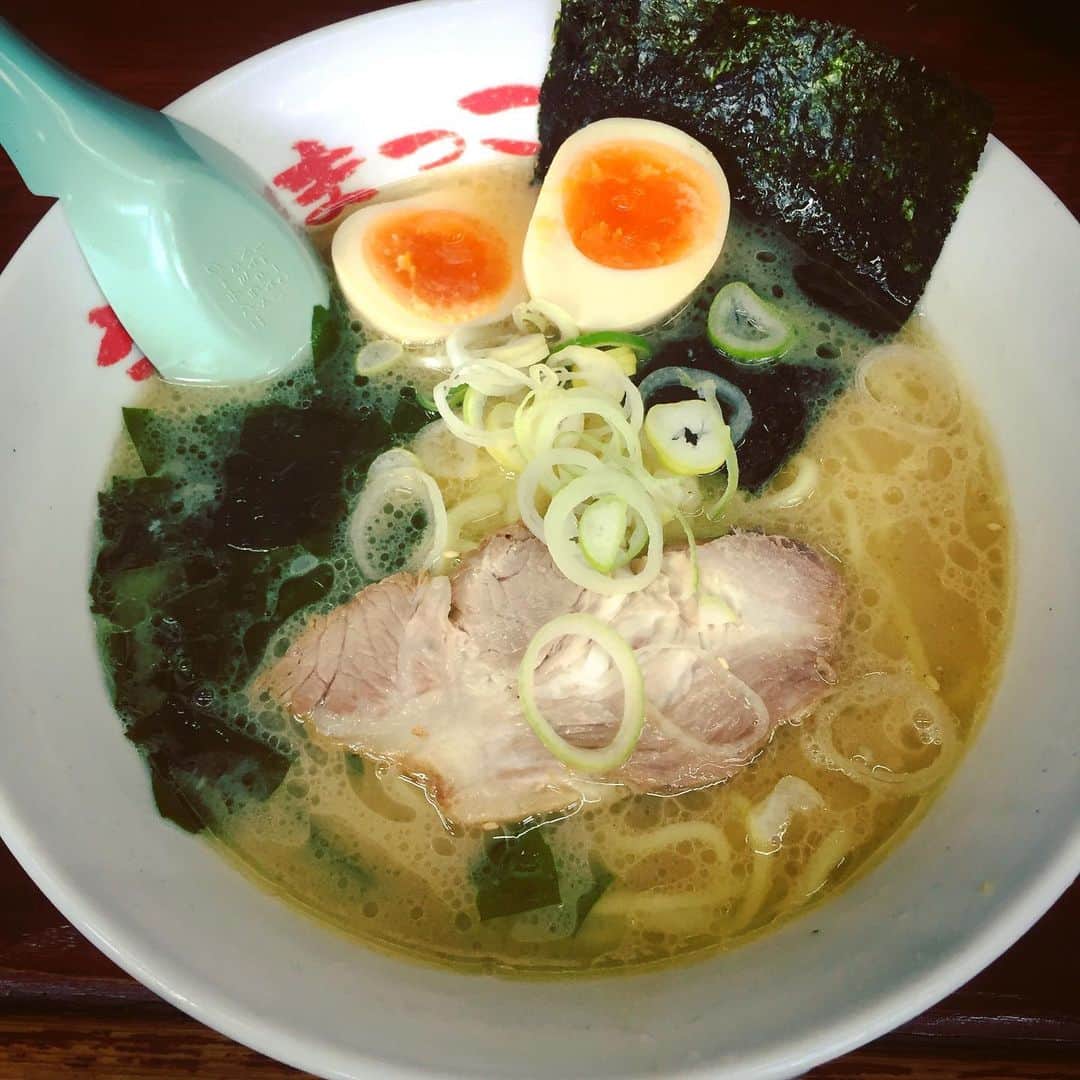 のインスタグラム：「ラーメンにワカメ入ってると味噌汁思い出すよね。」