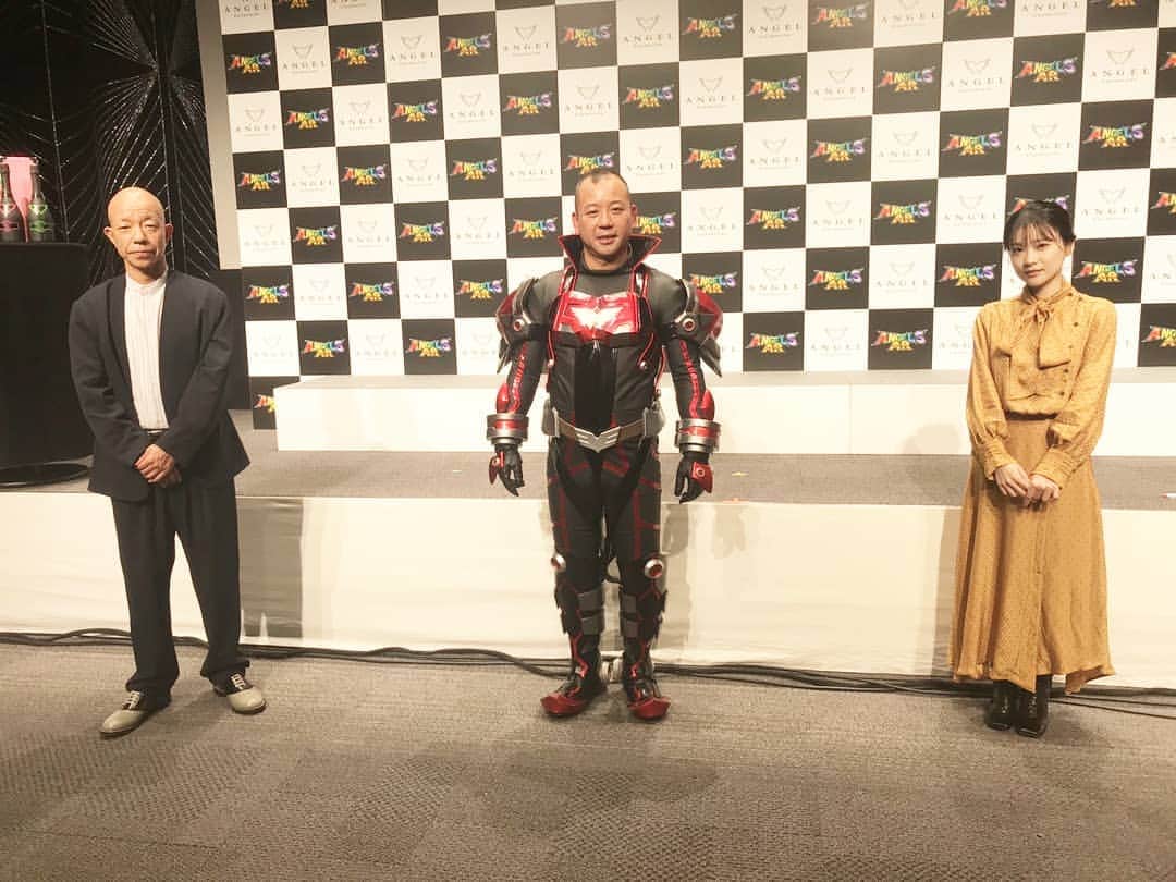 TBS「はやドキ！」のインスタグラム：「バイきんぐのお二人と重盛さと美さんを直撃🎤﻿﻿ ﻿﻿ 重盛さんは、ストレスを溜めない生活を心がけているそうで﻿﻿ 最近ストレスだなと思ったことは﻿﻿ 静電気！だそうです🧣﻿﻿ ﻿﻿ またバイきんぐの小峠さんは﻿﻿ 健康のため、朝必ず青汁を飲んでいるとのこと😊﻿﻿ ﻿﻿ 西村さんへのツッコミも変わらずで😄﻿﻿ 朝から笑いをたくさん頂きました🎶﻿ ﻿﻿ インタビューを受けてくださり﻿﻿ ありがとうございました！﻿﻿ ﻿﻿ ﻿﻿ 皆川﻿﻿ ﻿﻿ ﻿﻿ #バイきんぐ﻿﻿ #小峠英二 さん﻿﻿ #西村瑞樹 さん﻿﻿ #重盛さと美 さん﻿﻿ #直撃🎤 ﻿﻿ #はやドキ﻿﻿ #tbs」
