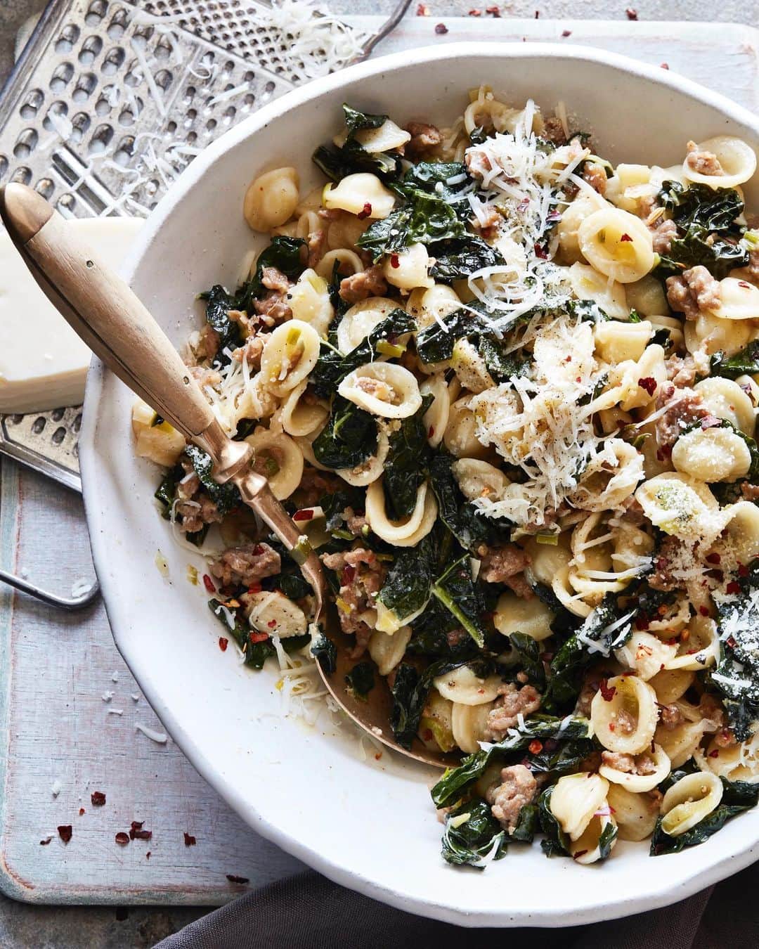 Gaby Dalkinさんのインスタグラム写真 - (Gaby DalkinInstagram)「We’re doing this Sausage and Leek Pasta for this weeks meal plan along with 5 other epic dinners and some treats and OMG you guys it’s truly perfection!! Week 50 meal plan is on the blog and linked in my profile!! https://whatsgabycooking.com/meal-plan-week-50/ PS: Day 5 of the 12 days of WGC entries go on this post!!」12月7日 11時00分 - whatsgabycookin