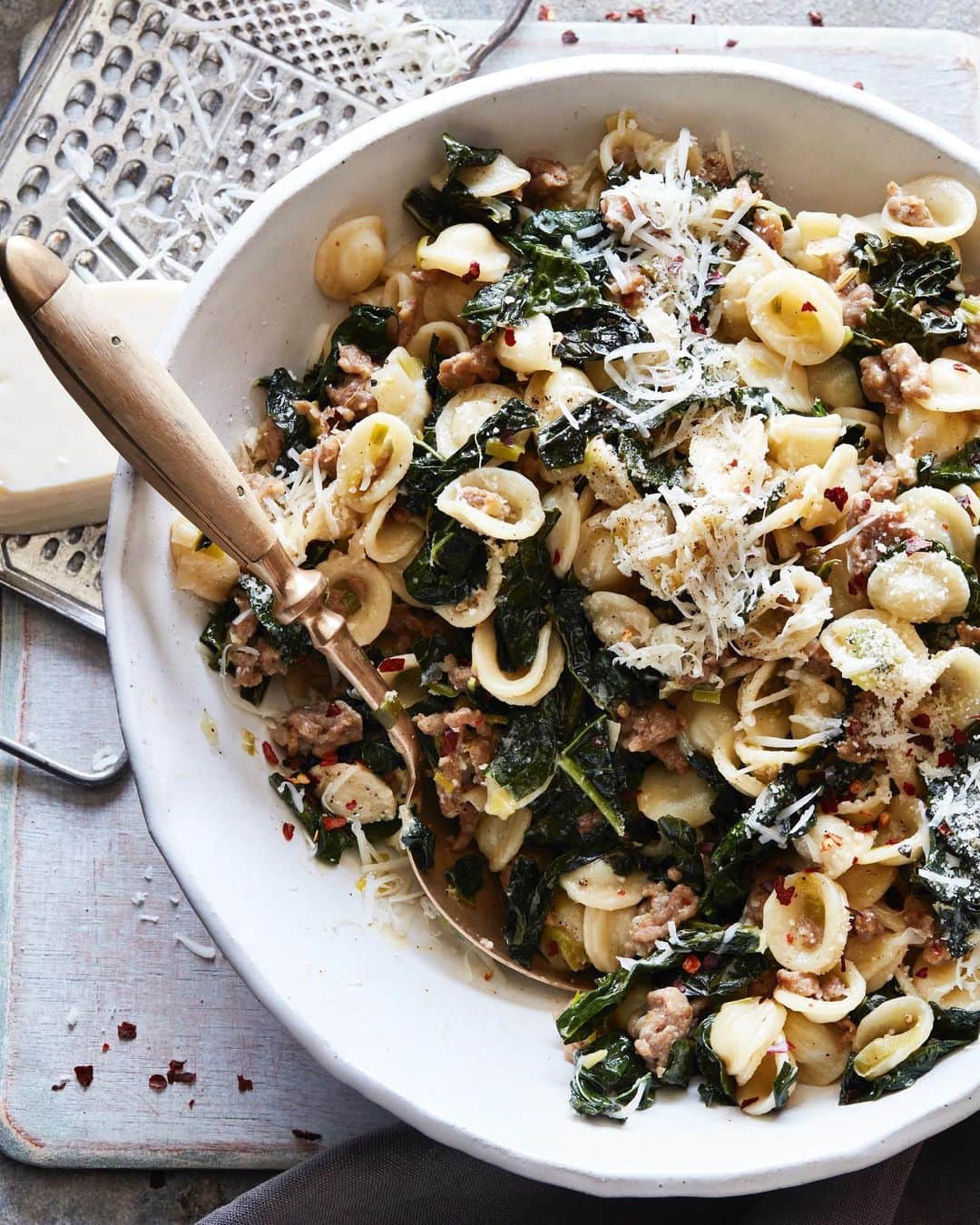 Gaby Dalkinさんのインスタグラム写真 - (Gaby DalkinInstagram)「We’re doing this Sausage and Leek Pasta for this weeks meal plan along with 5 other epic dinners and some treats and OMG you guys it’s truly perfection!! Week 50 meal plan is on the blog and linked in my profile!! https://whatsgabycooking.com/meal-plan-week-50/ PS: Day 5 of the 12 days of WGC entries go on this post!!」12月7日 11時00分 - whatsgabycookin