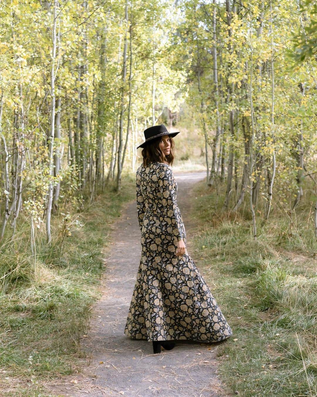 クレオベラのインスタグラム：「The Holiday dress we all need this season 💫」