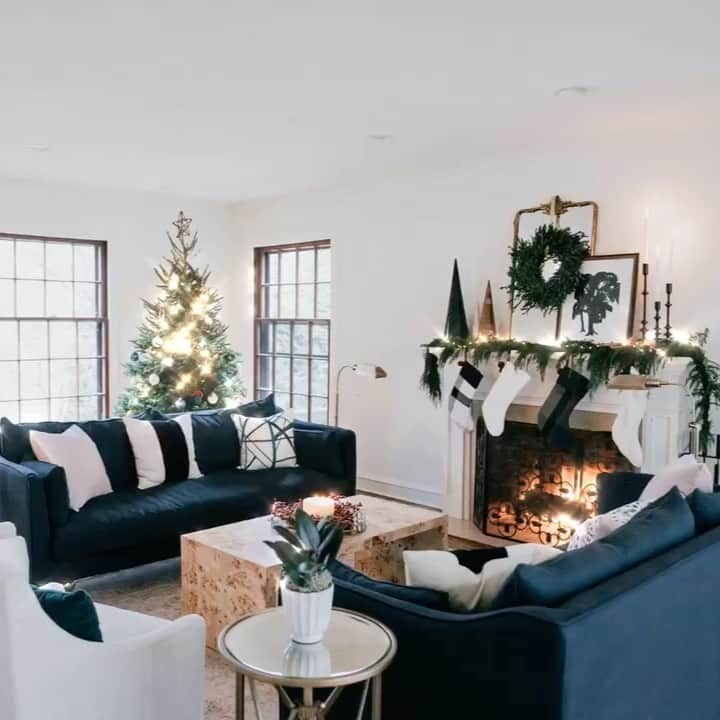 Anna Jane Wisniewskiのインスタグラム：「Hard to believe this will be the third Christmas spent in #thisoldtudor. Feels like we just moved here but on the other hand, it feels like there has been a lifetime within the past three years!  Swipe through to see how the room has progressed from 2018-2020.   From these pics, it looks like we hung window treatments in 2019 and did some picture frame molding in 2020.   It takes a while to settle into a home and make it your own, right?!  #thisoldhouse」