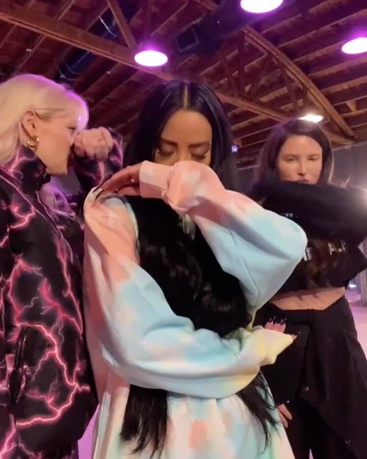 エマリン・エストラーダのインスタグラム：「My boo’s 😂 @laurenbennett @natashaslayton」
