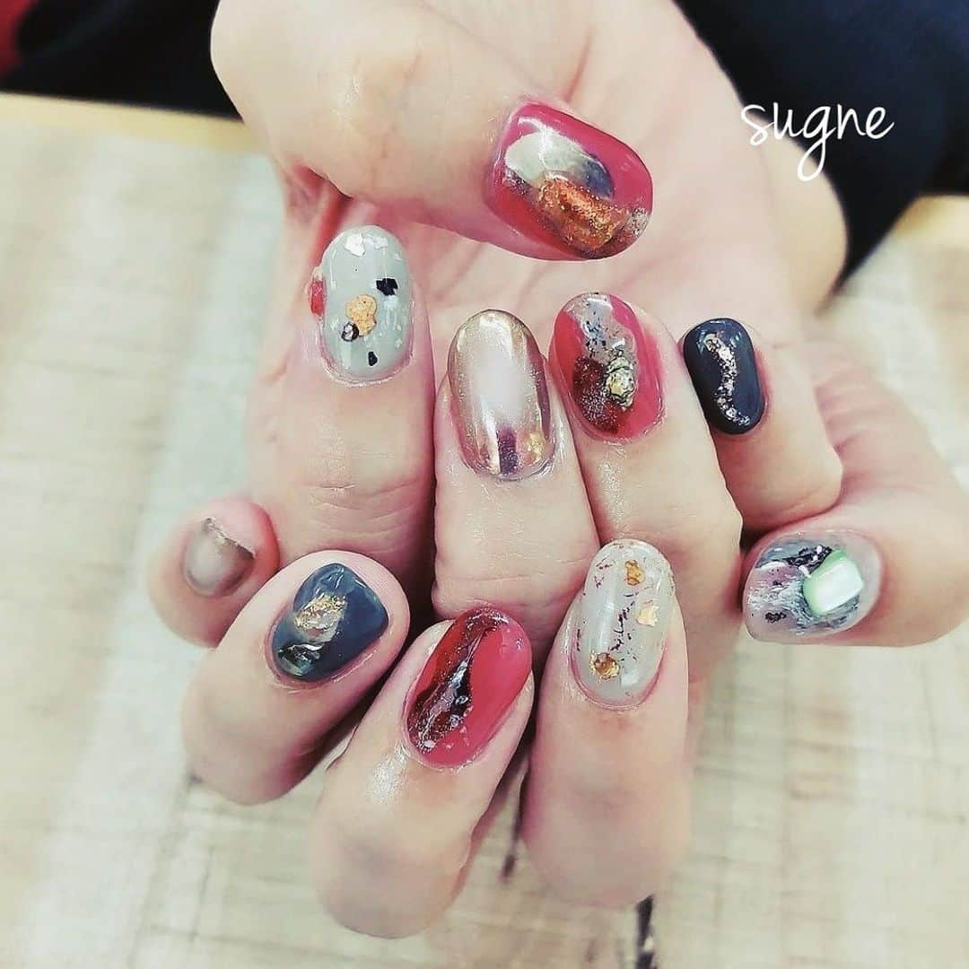 ネイル アイ サロン スグネのインスタグラム：「nuance nail  @sugnechihiro  @___the_nail___  @ono_nail_   お好きな色味のお任せデザインなども人気です！   #sugne #nail  #nailart #ネイル #ネイルデザイン #カジュアルネイル #ショートネイル #ネイル #ニュアンスネイル #ニュアンスアート #大人っぽいネイル #高田馬場ネイル #高田馬場 #네일 #네일스타그램」