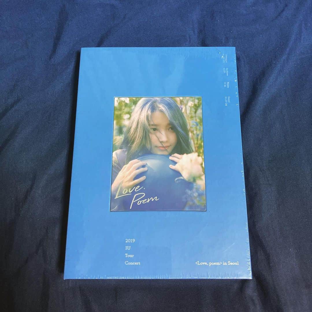 斉藤伸也のインスタグラム：「ヒュー！  #IU #아이유 #lovepoem #blueming #2019IUtourconcert #lovepoeminseoul #bluray  少し早いがセルフ誕プレ」
