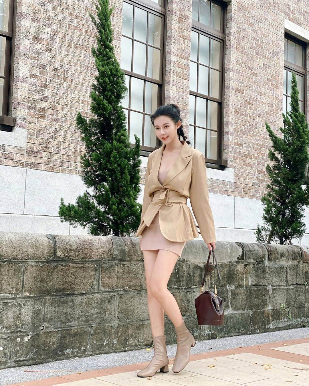 張香香のインスタグラム：「在一直下雨的日子裡遇到短暫的好天氣🌥❤️  - 衣服/鞋 @Z.Zebra0611 Shopee🔍Z.Zebra」