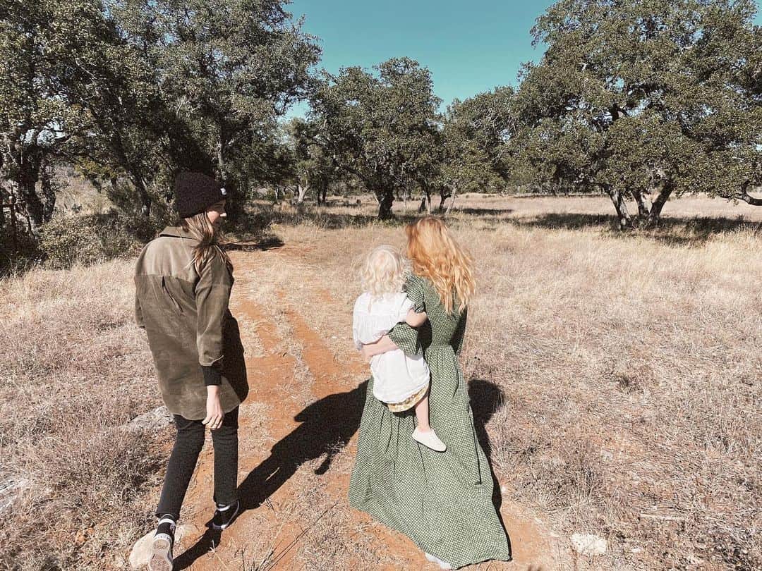 のインスタグラム：「Heart feels full after seeing my sis @vanderkimberly and her beautiful property in Texas. 🙏🏼」
