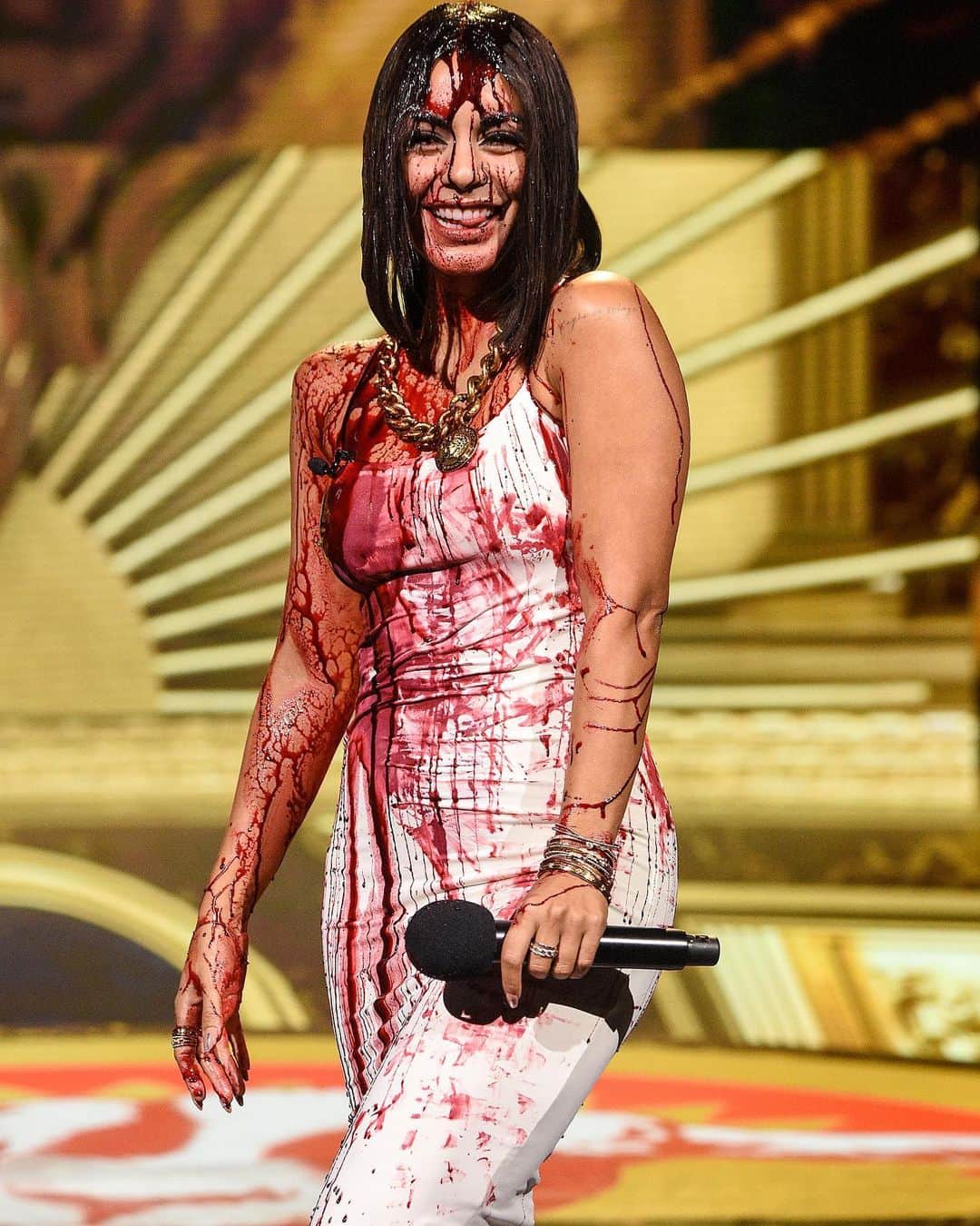 Just Jaredさんのインスタグラム写真 - (Just JaredInstagram)「@vanessahudgens wore so many fun costumes while paying tribute to classic movies like “Carrie” and “The Karate Kid” at the MTV Movie & TV Awards: Greatest of All Time #VanessaHudgens #MTVAwards Photos: Getty」12月7日 11時24分 - justjared
